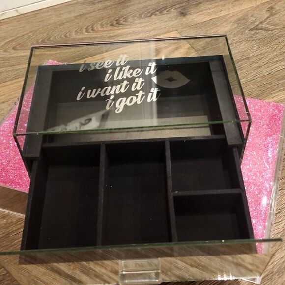 "I See It, I Like It, I Want It, I Got It" Lips Glass Jewlery Box - Picture 6 of 7